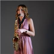 Studentessa con laurea triennale impartisce lezioni di sassofono, teoria e solfeggio